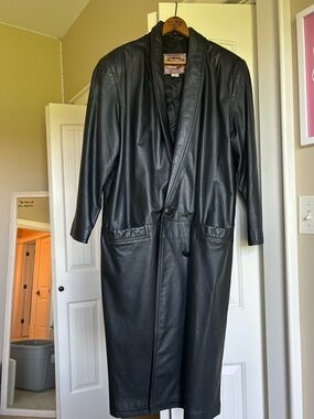 International Leather Collection Real Leather Trench! In great condition!